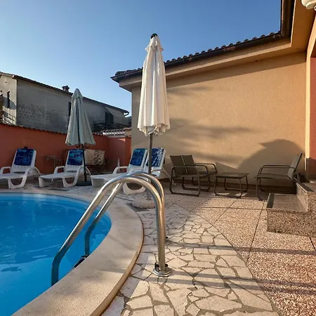 House With Pool In * Marčana