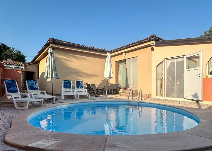 House With Pool In Marčana