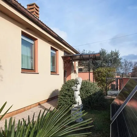 Ferienhaus House With Pool In *