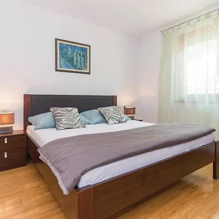 House With Pool In * Marčana