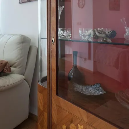 House With Pool In *