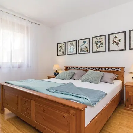 House With Pool In * Marčana