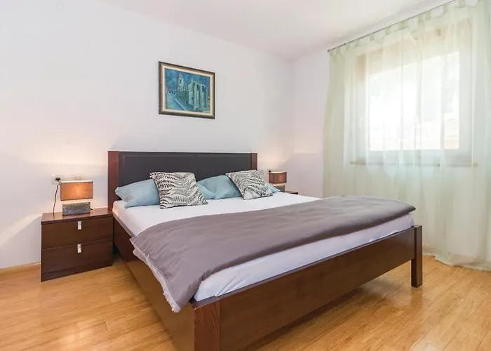 House With Pool In * Marcana